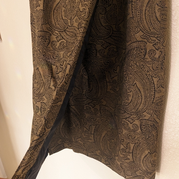 Neutral warm brown and black paisley wrap skirt with purple button - Picture 3 of 7